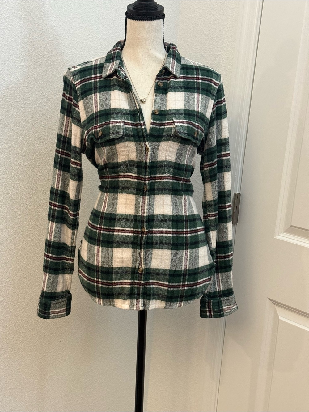 American Eagle Outfitters Green and Cream Plaid Button-Down Shirt